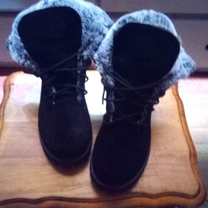 Woman Black fuax Fur cute ass boot